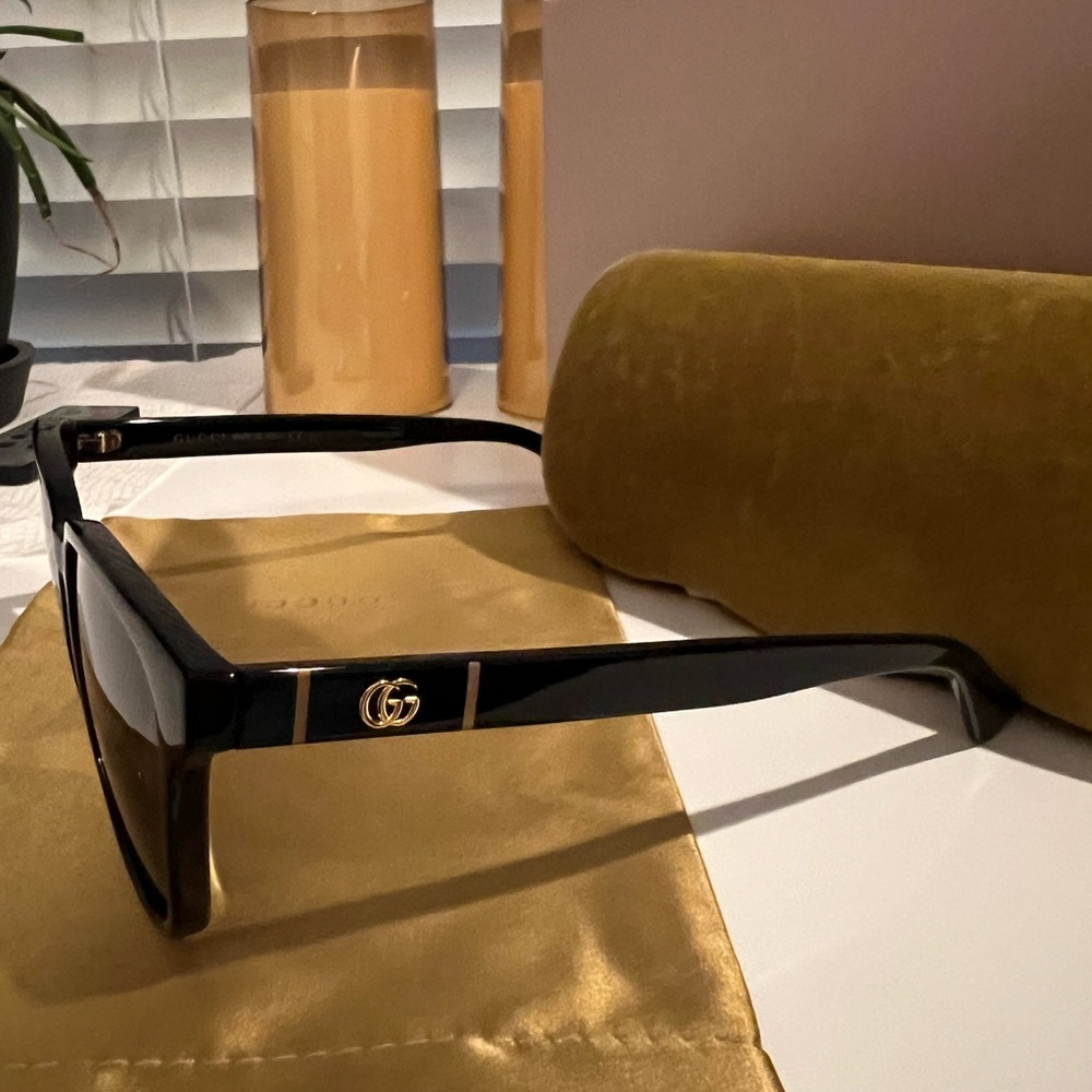 EUC Black Square Gucci Sunglasses- Authentic - Picture 4 of 8